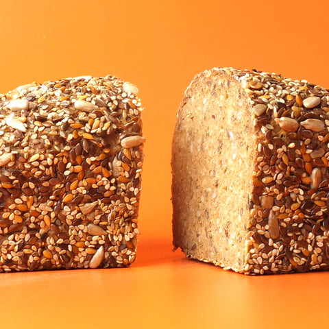 GOLDENES SAATENBROT mit nussigem Sesam (Keto)