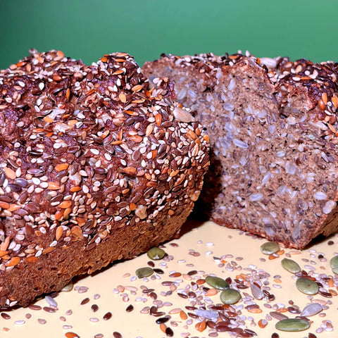 SAFTIGES KÖRNERBROT mit Saatenmix (Keto)