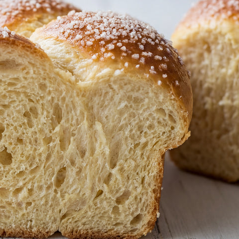 Saftiger DINKEL-BUTTERHEFEZOPF