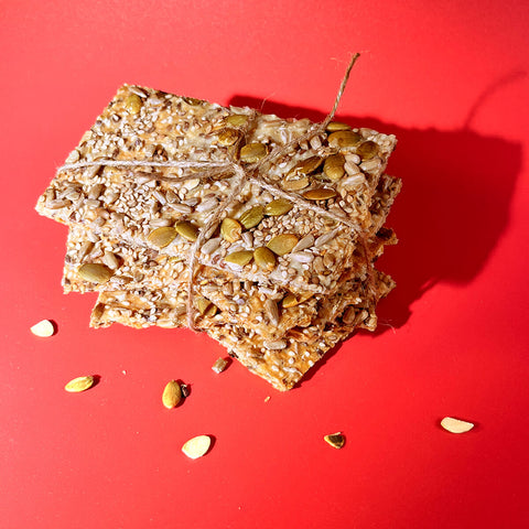 KNÄCKE-SNÄCK mit Sesam & Kürbiskernen